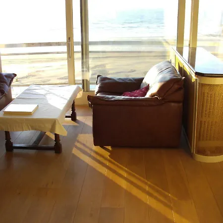 Serena Waterbed Seaview Apartment *